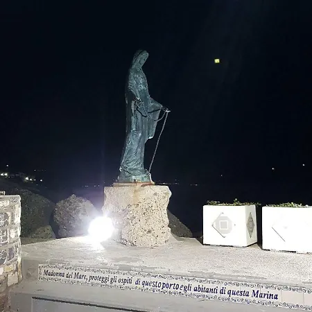 Petra Marina Hydra Pisciotta