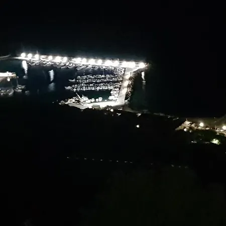 Petra Marina Hydra Pisciotta
